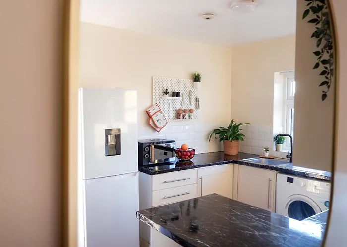 Near Uni And Hospital - Long - Fast Wi-fi - 15 Mins To Appartamento