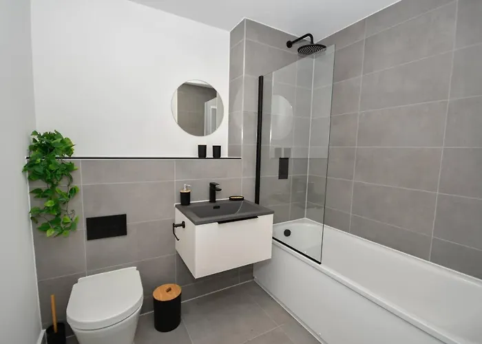 Modern 2 Bedroom In W Balcony *