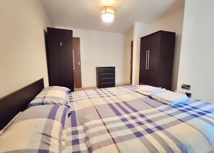 Modern Near Oxford Road, Centre *