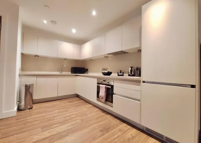 Modern Near Oxford Road, Centre *