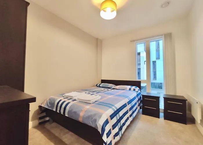 Modern Near Oxford Road, Centre *