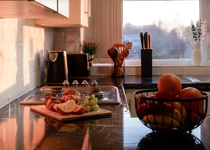 Near Uni And Hospital - Long - Fast Wi-fi - 15 Mins To Appartamento