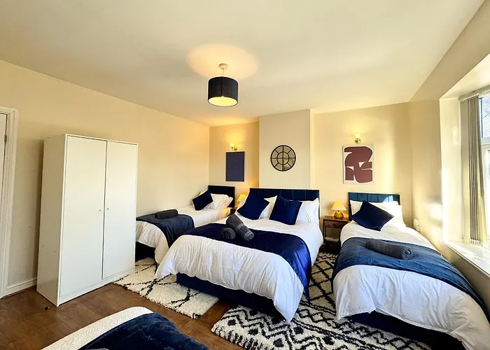 Near Uni And Hospital - Long - Fast Wi-fi - 15 Mins To *