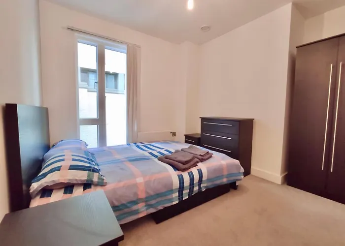 Modern Near Oxford Road, Centre Apartment *