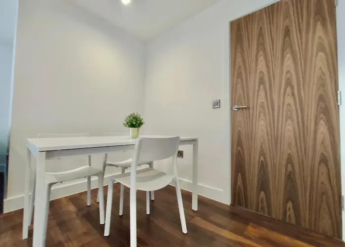 Apartment Modern Near Oxford Road, Centre