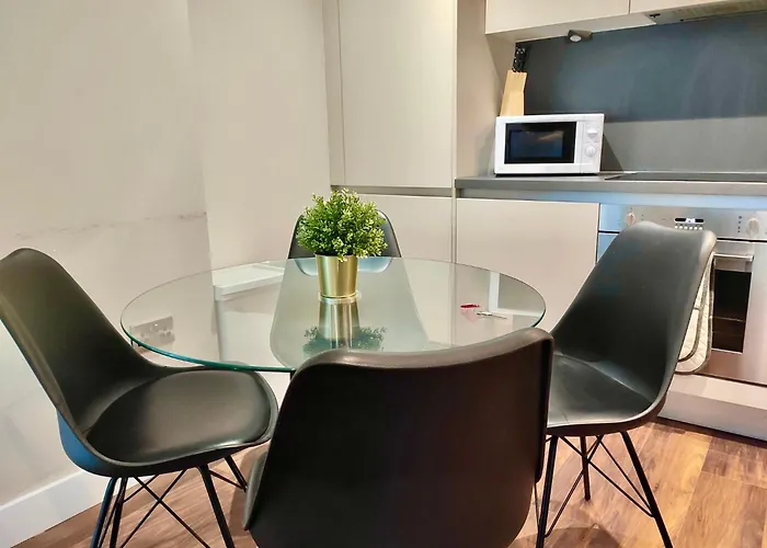 Modern Near Oxford Road, Centre *