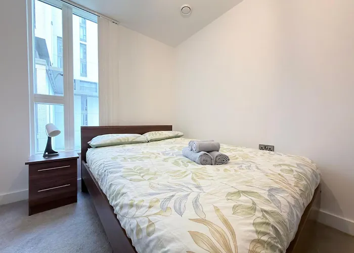 Modern Near Oxford Road, Centre Apartment