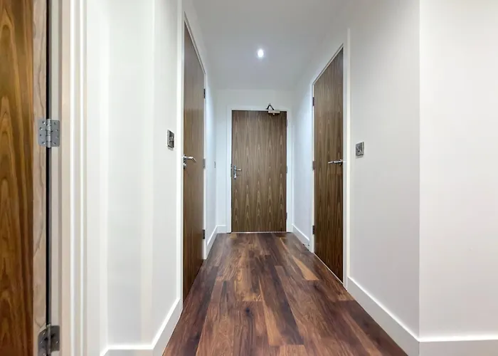 Modern Near Oxford Road, Centre