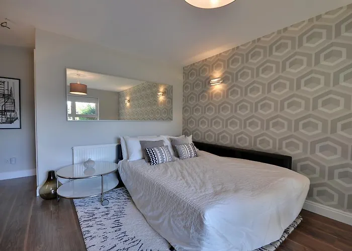 公寓 The Garden Apartment, Near Airport & *