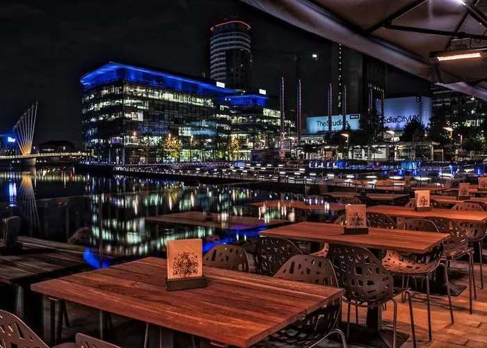 Media Salford Quays 아파트 *