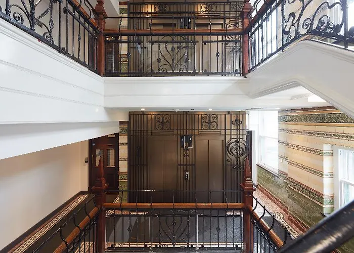 Roomzzz Victoria 4* مانشستر