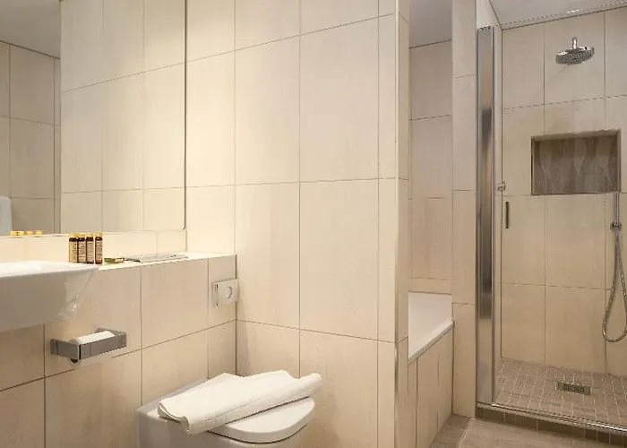 Roomzzz Victoria شقة فندقية