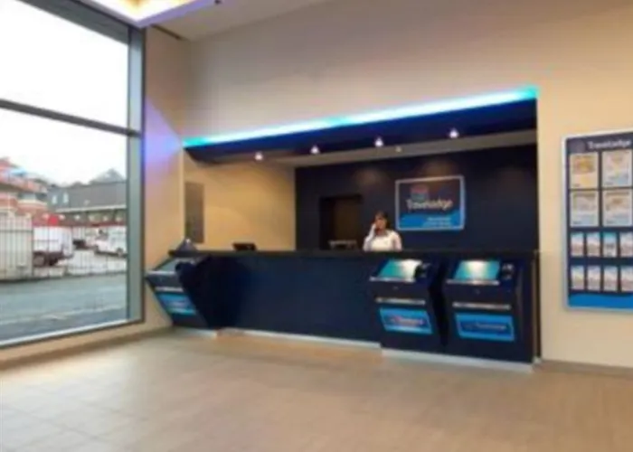 Travelodge Arena 3*