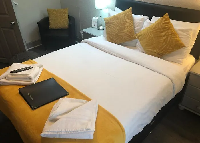 Ivy Mount Boutique 3*