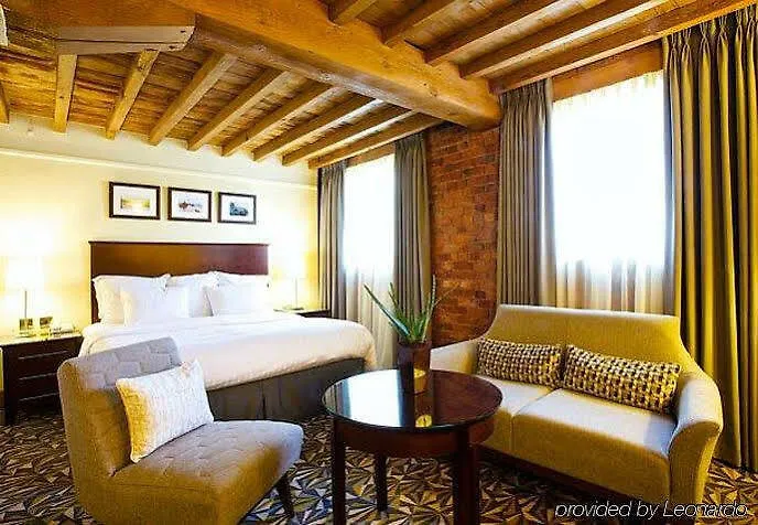 Marriott Victoria & Otel 4*