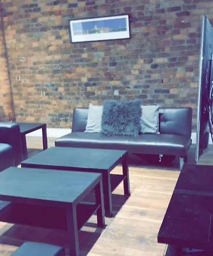 Spacious Shude Hill With Balcony