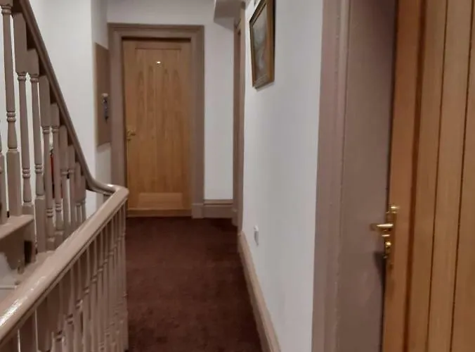 The Fallowfield Hotel 2*