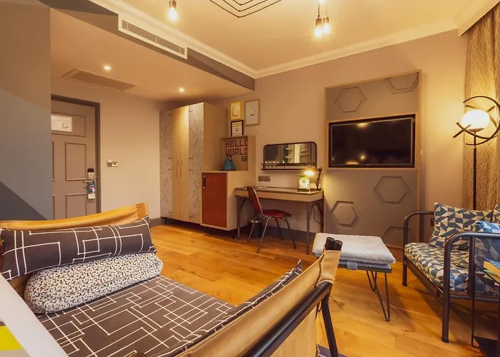 The Gardens מלון