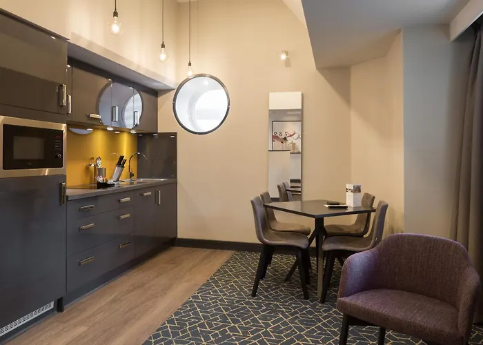 Roomzzz Victoria شقة فندقية 4*