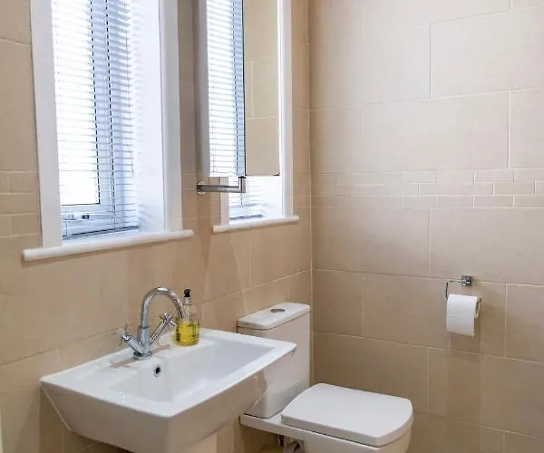 Apartman No 1 - The Old Red King Pub, Whitefield, *