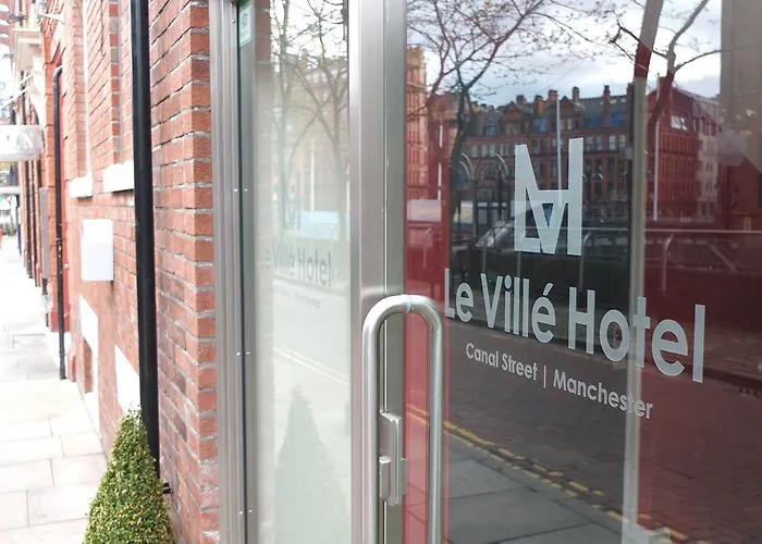 מלון Ville Hotel 3*