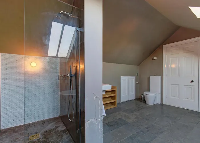 Manchesters Ultimate House - Hot Tub - Sleeps 22! *