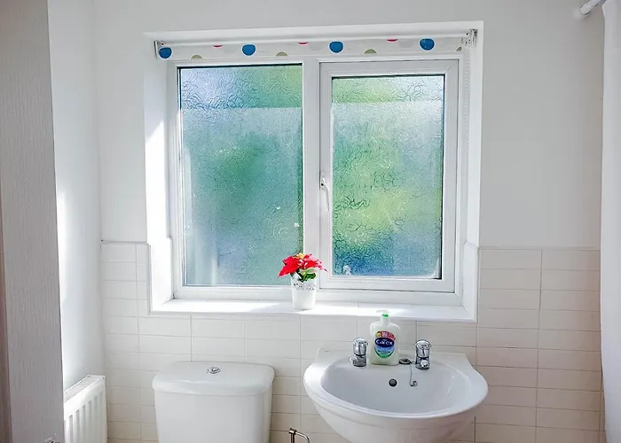 Апартаменты Airport Lounge - 3 Bed - 6 Persons Манчестер